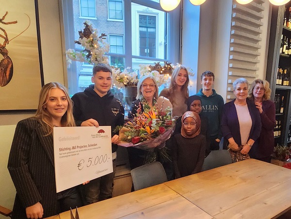 241204 Anne Marie vd Lindenprijs Team J&S